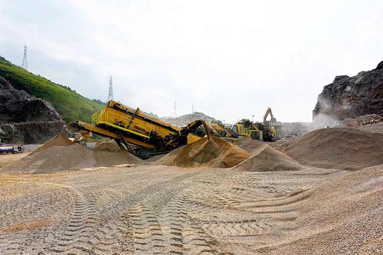 履帶移動篩分站產能大、環保、低能耗